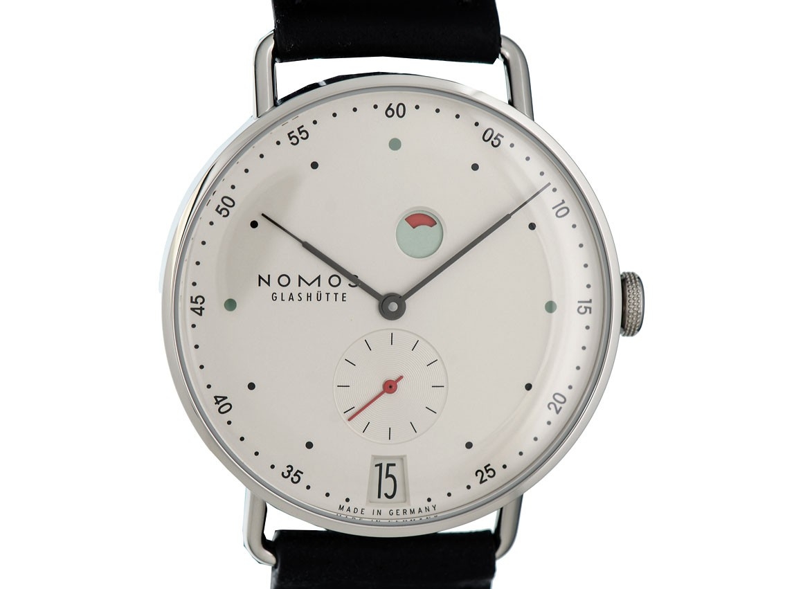 Nomos Metro Datum Gangreserve